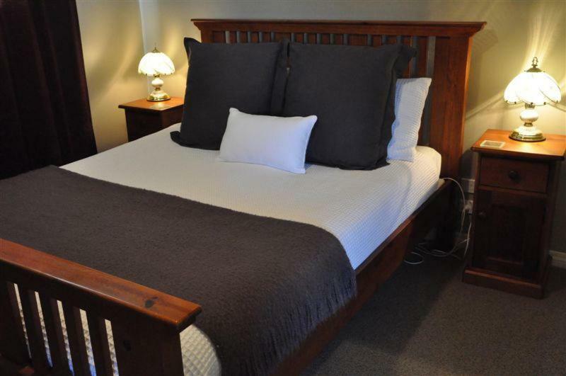 Blue Thistle Cottages Te Anau Extérieur photo